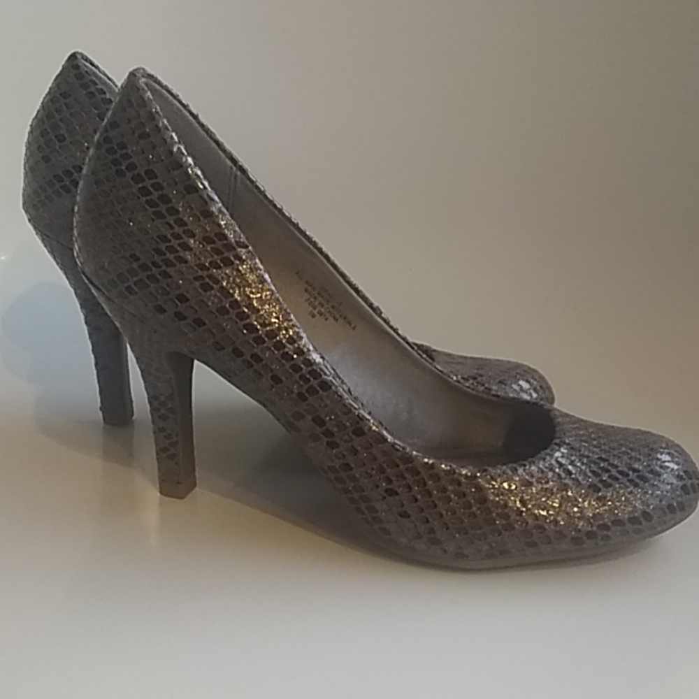 Mootsies Tootsies size 8 heels